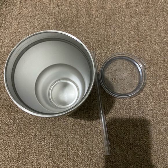 YETI Tumbler Steel Cup - Picture 3 of 5